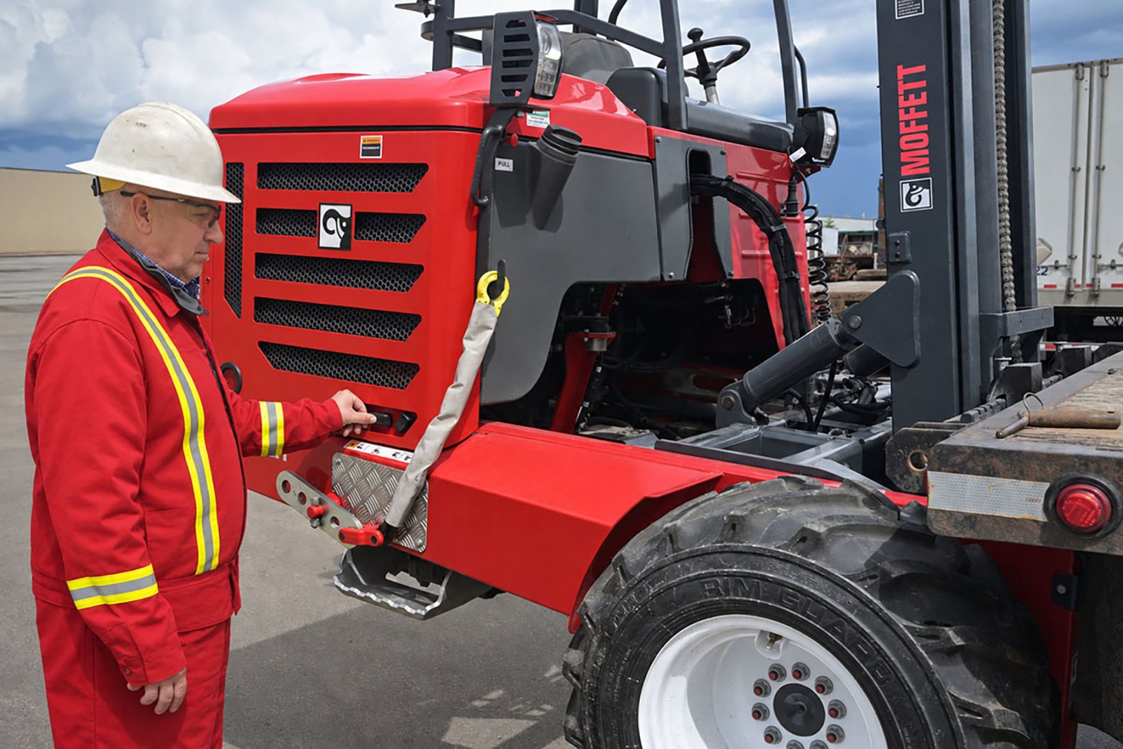 Moffett NX2 truck-mounted forklift