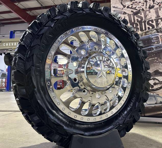 American Force N33 Barrage forged wheel mounted with a 37x13.50R22 tire.