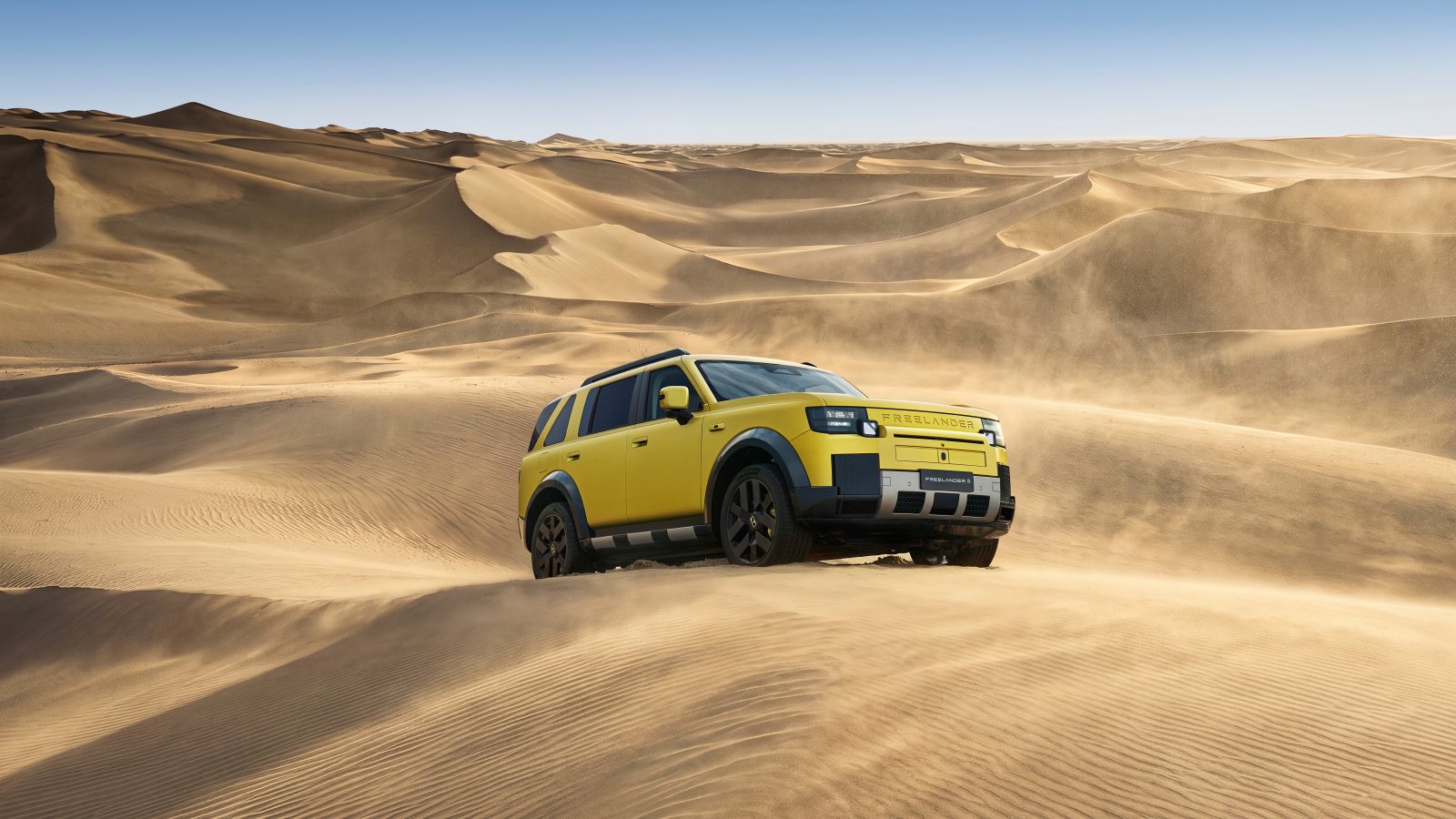 FREELANDER 8 in a desert landscape