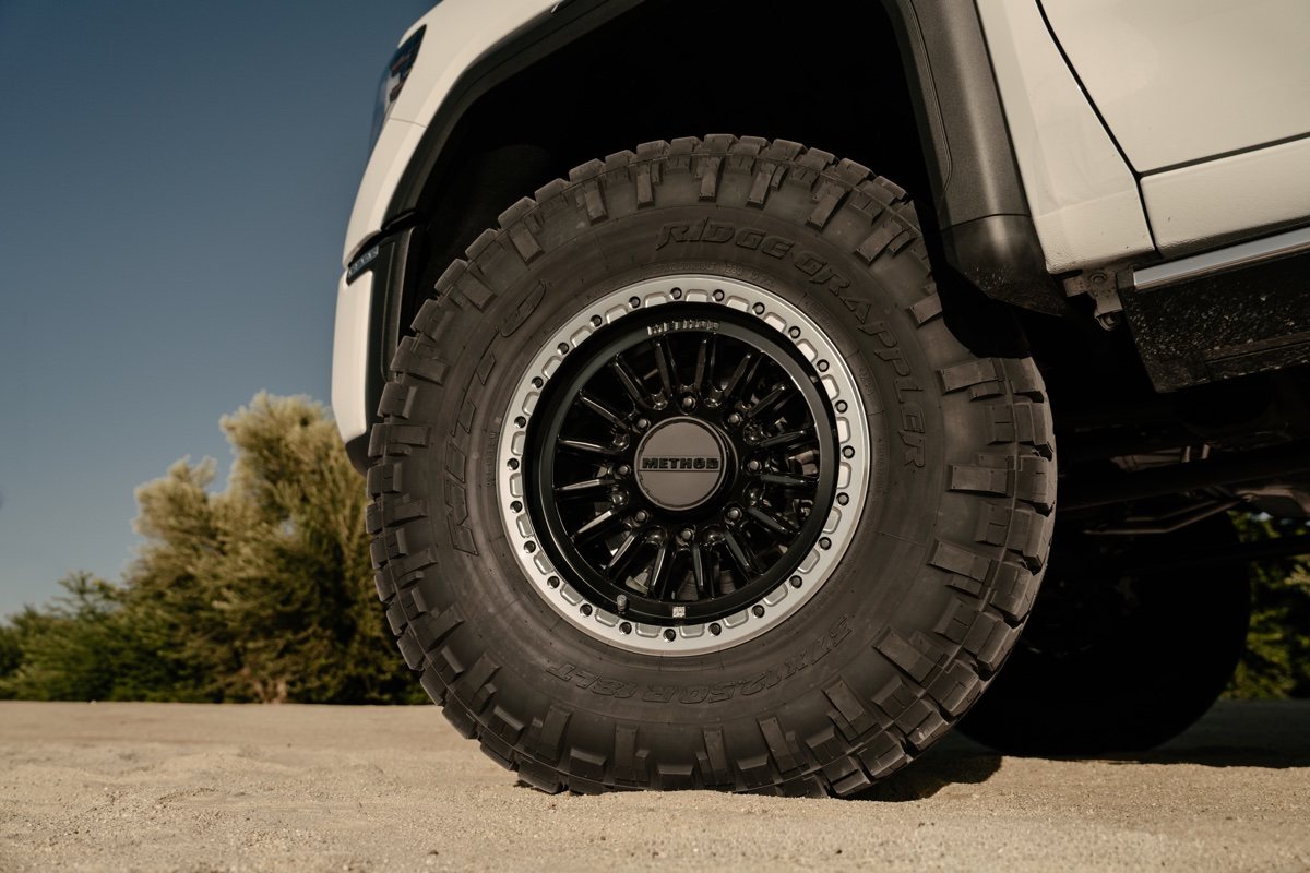 Method Race Wheels 711-HD Bead Grip in matte black on a GMC truck.
